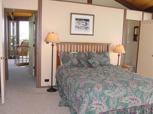 master_bedroom_queen_bed